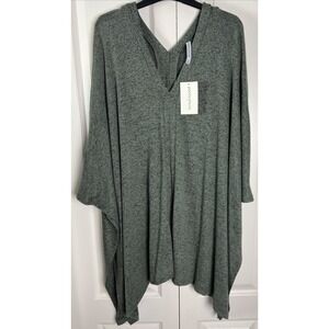 Zenana Outfitters Top Cape Poncho Size Large Open Side Soft Knit NWT Green A28